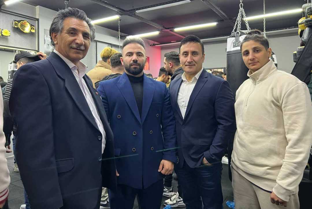 محمد بخشی قهرمان چندین دوره کیک بوکسینگ جهان